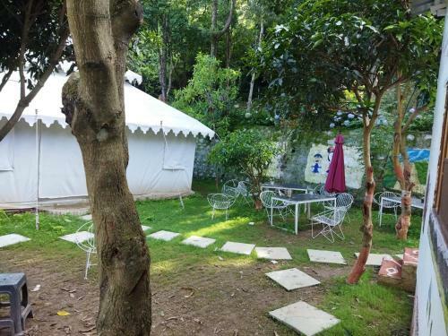 Lodge Rudraksha Cottage & Resort