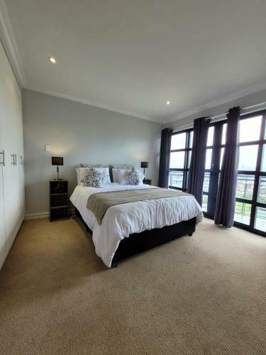 Apartamento Accommodation Front - Lavish 6 Sleeper Penthouse With Stunning Views