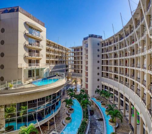 Luxury 2 Bed 2 Bath Seaview Apartment - The Sails Waterfront C4