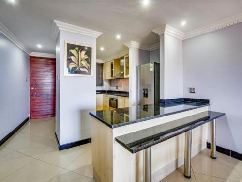 Luxury 2 Bed 2 Bath Seaview Apartment - The Sails Waterfront C4