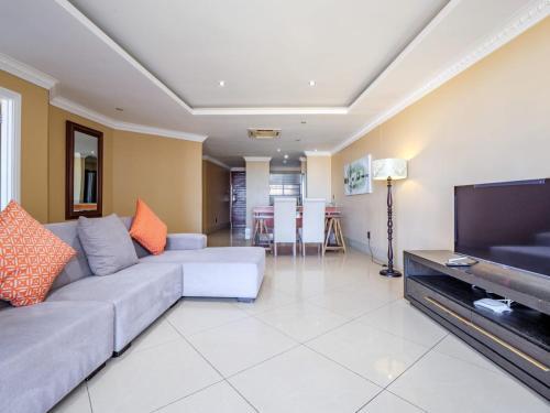 Luxury 2 Bed 2 Bath Seaview Apartment - The Sails Waterfront C5