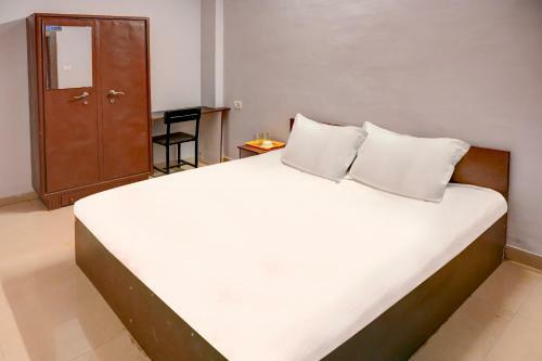 Spot On 82219 Hotel New Lake Palace