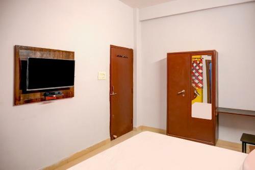 Spot On 82219 Hotel New Lake Palace