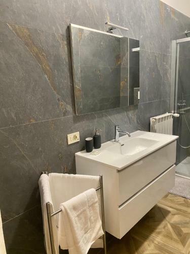 Bed & Breakfast La Camera In Centro ( 1 Minute From Piazza Unita)