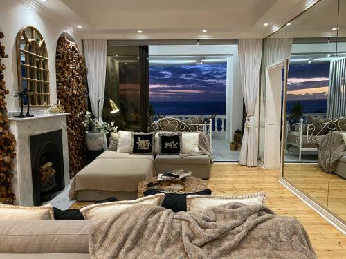 Clifton Yolo Spaces - Clifton Beachfront Apartments