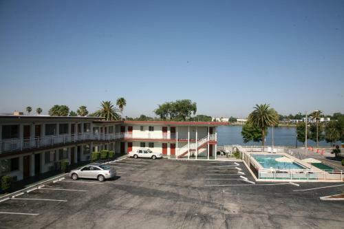 Motel Lake Wire Inn