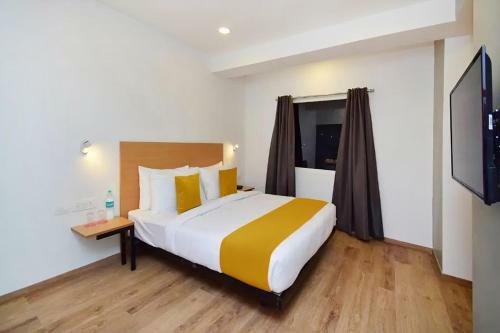Fabhotel The Sky I