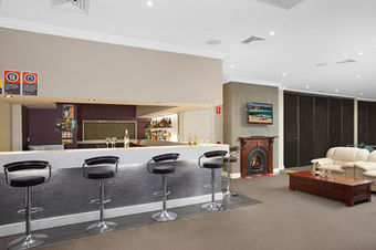 Hotel Checkers Resort