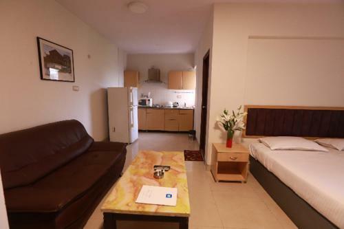 Bed & Breakfast Landmark Suites Bollywood Design Hotel