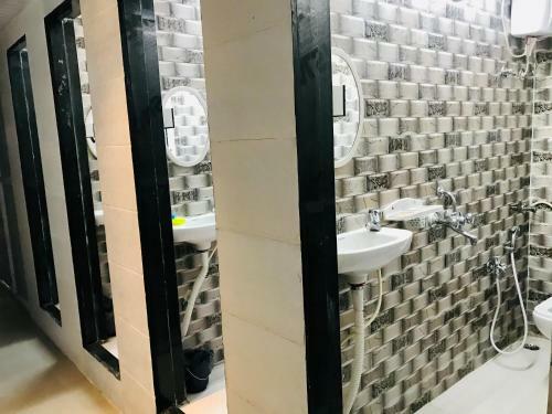 Oorjaa Girls Hostel For Girls Only