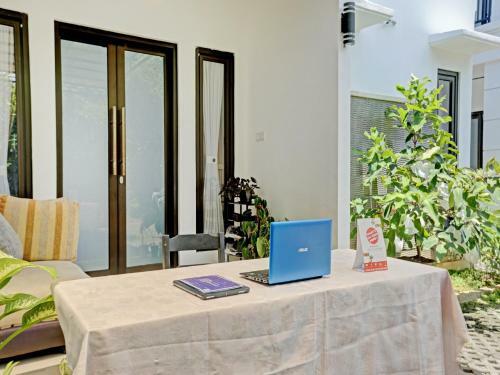 Hotel Oyo 90525 White Guesthouse