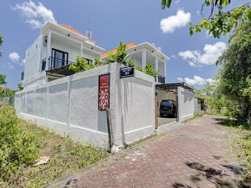 Hotel Oyo 90525 White Guesthouse