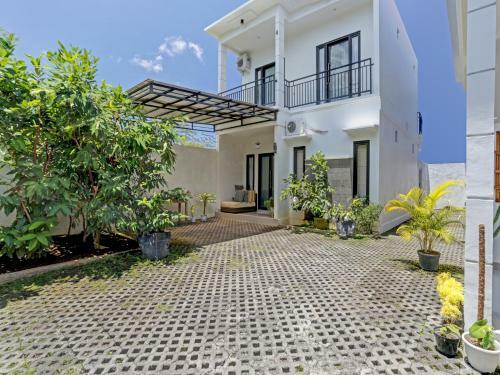 Hotel Oyo 90525 White Guesthouse
