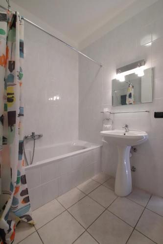 3-bedroom Lake View Apartment Camelia 40