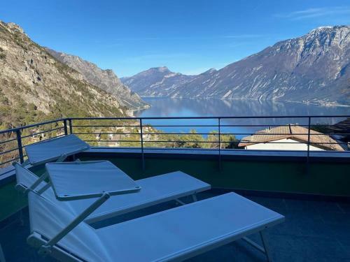 Villa New House With Panoramic Views Over Lake Garda