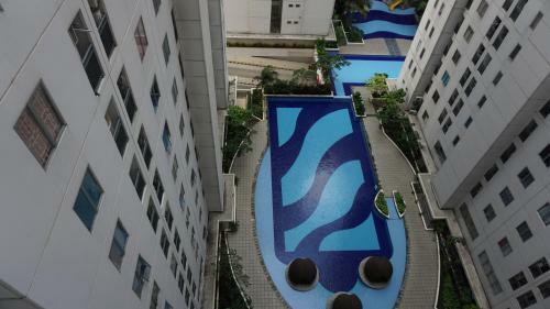 Comfy 2br At Bassura Apartment - Geranium Tower