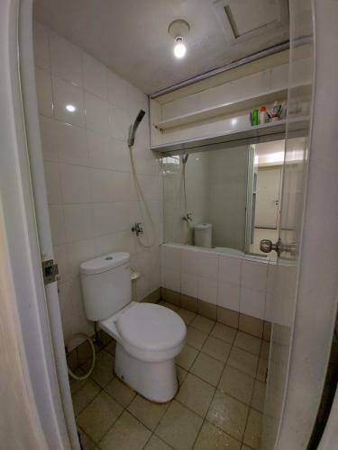 Comfy 2br At Bassura Apartment - Geranium Tower