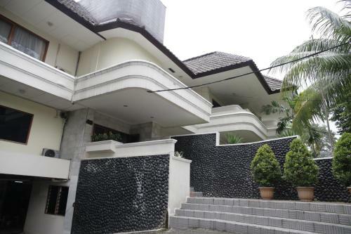 Sinabung Apartments