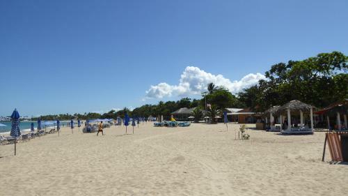 Bed & Breakfast Vacation Retreat Near The Beach