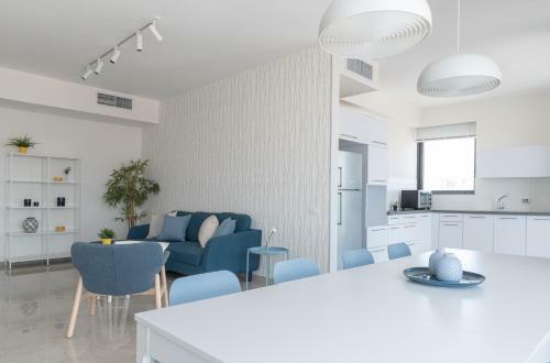 J Tower Residence Boutique - Apartments & Suites