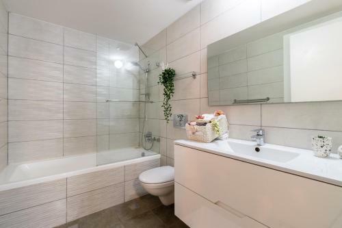 Luxury Three-bedroom/terrace Over Old City View