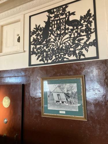 Bed & Breakfast Holed Up At The Bank