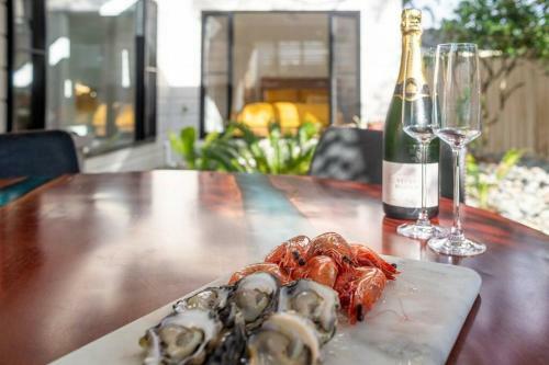 Villa Elvis On Brodie - Luxury Boutique Accommodation