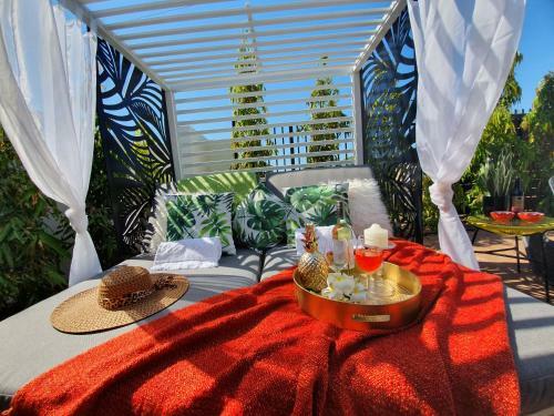4 Bedroom Gardens Escape - Champagne Stays Darwin