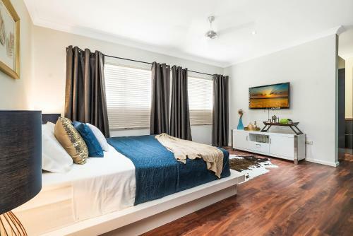 4 Bedroom Gardens Escape - Champagne Stays Darwin