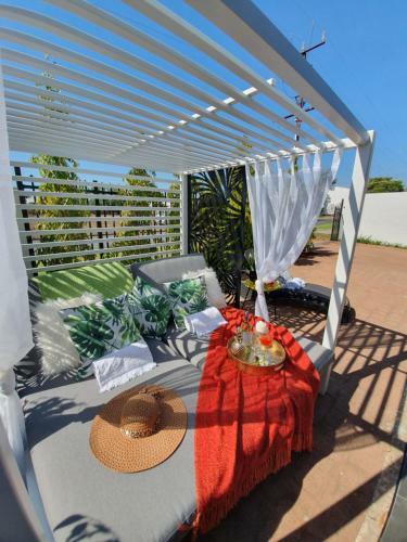4 Bedroom Gardens Escape - Champagne Stays Darwin