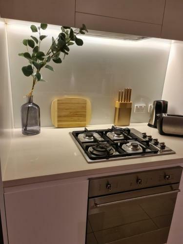 Darwin Waterfront Quayside Sunset Apartment - Champagne Stays Darwin