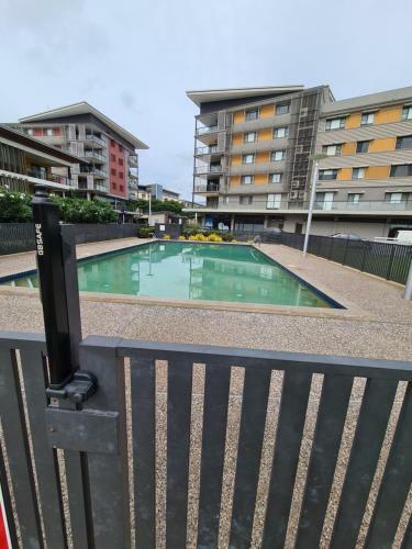 Darwin Waterfront Quayside Sunset Apartment - Champagne Stays Darwin