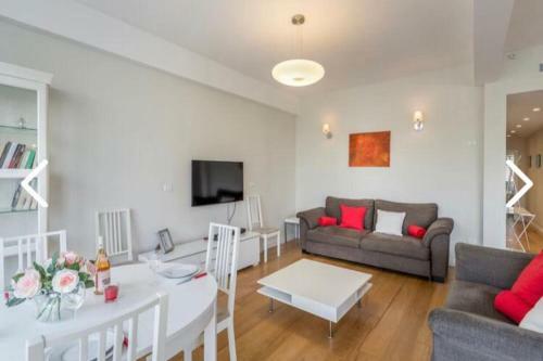Apartamento Spinoza/ben Gurion Blv/2bdms/2bath/balcony/great