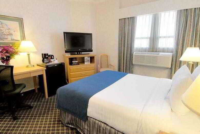 Best Western Plus Carlton Plaza Hotel