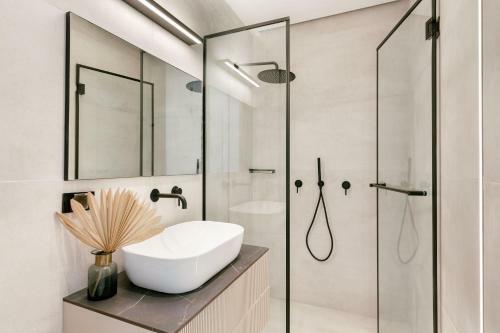 Luxury & Quiet Apartment Near Gordon Beach
