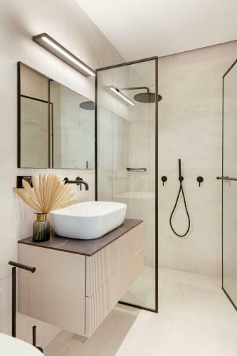Luxury & Quiet Apartment Near Gordon Beach