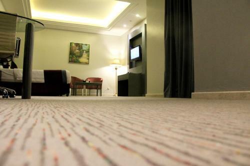Business Inn Tahlia Hotel