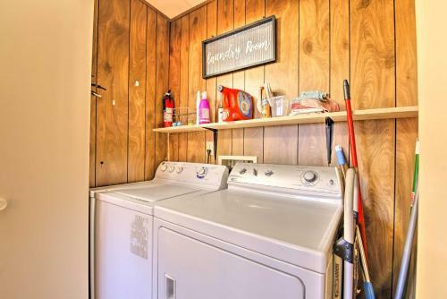 Cozy Payson Cabin Retreat In National Forest!