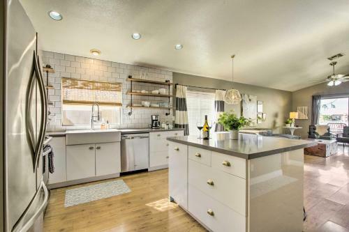 Glendale Lakefront Home With Patio And Gas Grill!