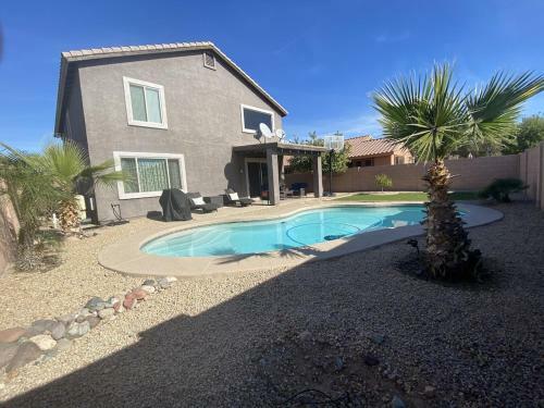 Charming Peoria Home 5br With Pool