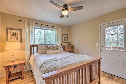 Knotty Pine Retreat With Private Hot Tub!