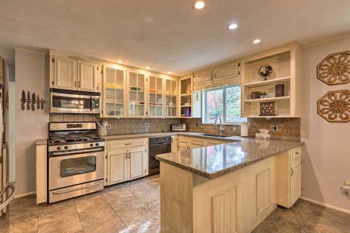 Knotty Pine Retreat With Private Hot Tub!