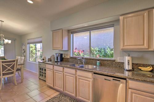 Surprise Retreat With Lake Views And Golf Course!