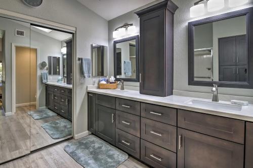 Surprise Retreat With Lake Views And Golf Course!