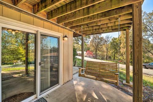 Family-friendly Lakeview Home With Private Yard