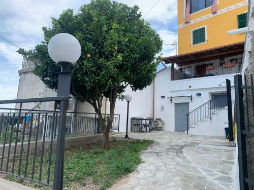 Casa Vista Mare Con Giardino