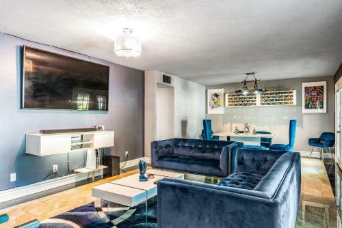 Palm Drive Paradise