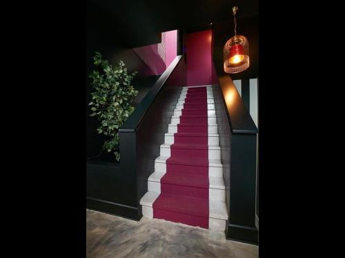 Golden District Mcgill Downtown Stays Studios Design Le Drummond 1