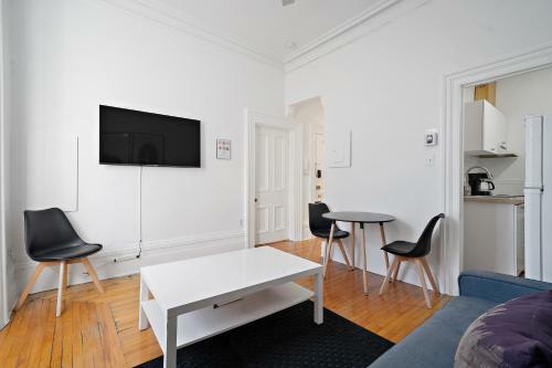 Old Port Montreal Apartments By Restavio
