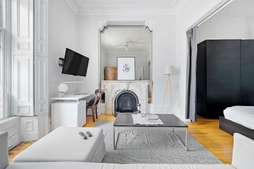 Old Port Montreal Apartments By Restavio